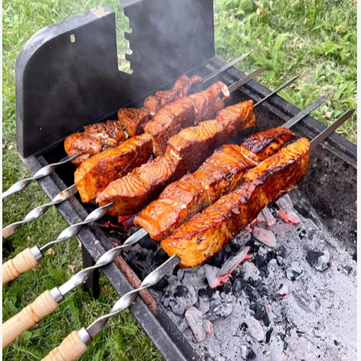 Brochetas acero inoxidable en parrilla