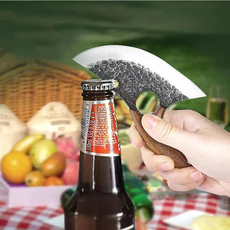 Cuchillo acero y madera con destapador en uso